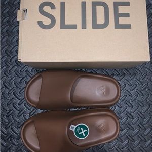 Yeezy slides flax